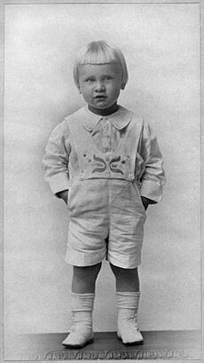 Archivo:Photograph of Gerald R. Ford, Jr. (Then Leslie Lynch King, Jr.) - NARA - 186856 (restored)