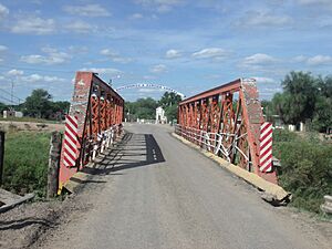 Archivo:Puente sobre el río Salado en Suncho Corral