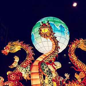 Archivo:Seoul Lotus Lantern Festival in 2015-Dragons