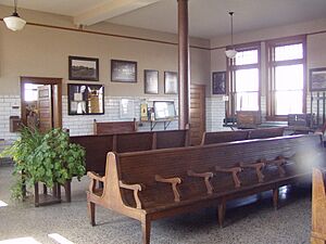 Archivo:Staples, MN Amtrak Depot and Staples Museum