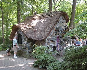 Archivo:Stone cottage in Enchanted Forest at Winterthur