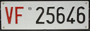 Archivo:Targa automobilistica Italia 1985 VF 25646 Vigili del Fuoco anteriore