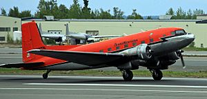 Archivo:TransNorthern DC-3 landing at ANC