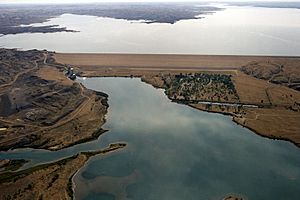 Archivo:USACE Fort Peck Dam