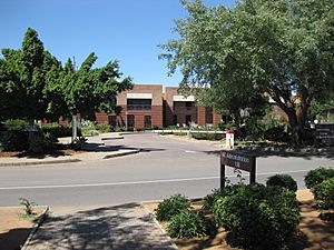 Archivo:University of Botswana Administration Building