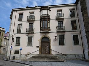 Archivo:125 Antiga Fàbrica de Tabacs, exconvent de les Agustines, pl. Periodista Arturo Arias 14 (Gijón)
