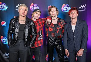Archivo:5sos-NZ4A4323