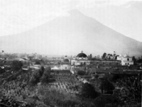 Archivo:A glimpse of Guatemala 53-Antigua Guatemala 1898