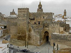 Archivo:Alcázar Puerta Sevilla Carmona