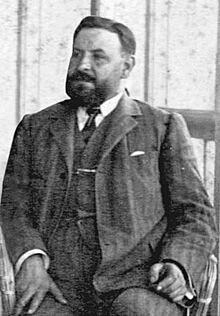 Antonio Fernández Morales sentado.jpg