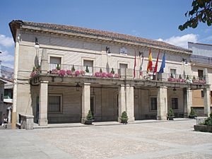 Archivo:Ayuntamiento de Arenas de San Pedro