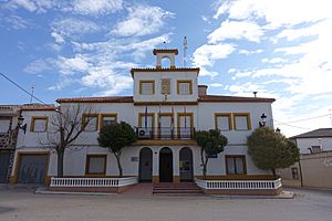 Archivo:Ayuntamiento de Santa María del Campo Rus