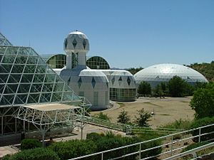 Biosphere 2 Habitat & Lung 2009-05-10.jpg