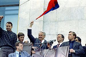 Archivo:Boris Yeltsin 22 August 1991-1