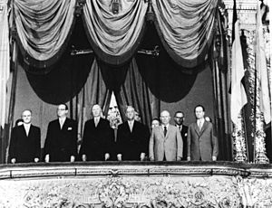 Archivo:Bundesarchiv Bild 183-33241-0001, Moskau, Gala-Vorstellung für BRD-Regierungsdelegation