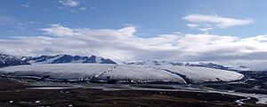 Archivo:Bylot Island Glacier (cropped)