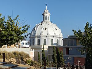 Archivo:Cúpula de la Basílica de la Caridad (20241106 160303)