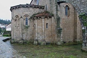 Archivo:Cabecera de la Colegiata de Santa María del Sar (Santiago de Compostela)