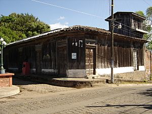 Archivo:Casa donde Nació Agustín Farabundo Martí, Teotepeque, El Salvador