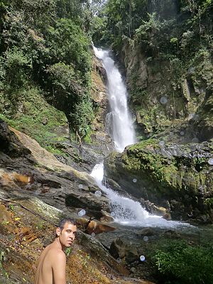 Archivo:Cascada del Norte en el Río del Norte. Guatire. Venezuela