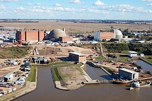 Archivo:Central Nuclear Atucha I - II