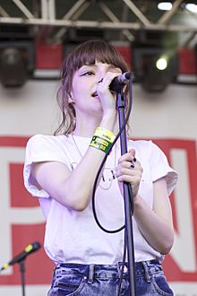 Archivo:Chvrches at SPIN Party, SXSW (8581563014)