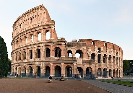 Archivo:Colosseo 2020