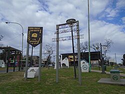 Entrada a la localidad de Parque San Martín.jpg