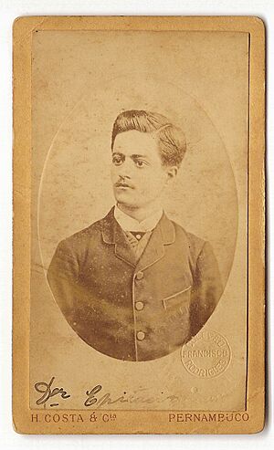 Archivo:Epitácio Lindolpho da Silva -bacaharel em 1886, prof. da Faculdade de Direito do Recife e presidente da república-. (Col. Francisco Rodrigues; FR-3132)