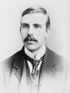 Archivo:Ernest Rutherford 1908