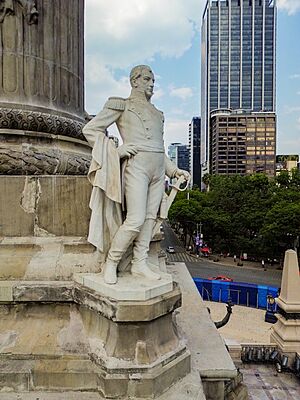 Archivo:Esculturas del Monumento a la Independencia 01