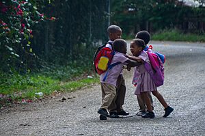 Archivo:Fighting after school in central Jamaica - all shoelaces are open (32361821164)