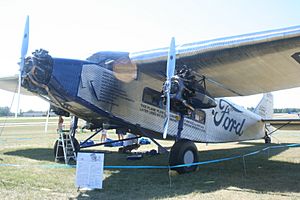 Archivo:Ford 4AT Trimotor