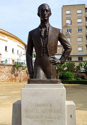 Archivo:Linares - Monumento a Manolete