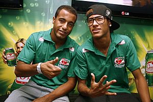 Archivo:Lucas e Neymar 01