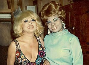 Archivo:Lucha Reyes y Coccinelle