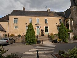 Maigné town hall.JPG