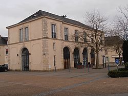 Mairie de Brûlon (2).JPG