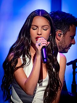 Archivo:Olivia Rodrigo @ Theatre at Ace Hotel 10 09 2023 (53423418101)