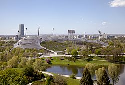 Archivo:Olympiastadion, Múnich, Alemania 2012-04-28, DD 04