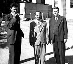 Archivo:Oppenheimer Fermi Lawrence