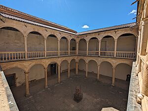 Archivo:Patio del palacio de los Condes de Grajal