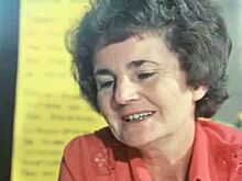 Portret van schrijfster Thea Beckman, 1974.jpg
