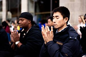 Archivo:Protesting the Persecution of Falun Gong in Washington DC
