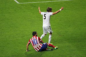 Archivo:Real Madrid vs. Atlético Madrid 28 September 2013 set 10