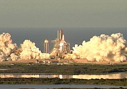 Archivo:STS-117launch2