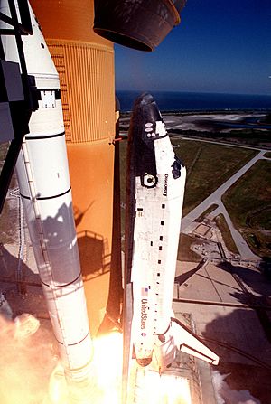 Archivo:STS-95 launch