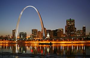 Archivo:St Louis night expblend