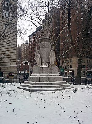 Archivo:Statue of Giuseppe Verdi in Verdi Square, New York City January 2013