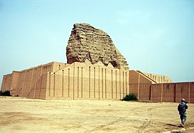Archivo:The ziggurat at Aqar Quf